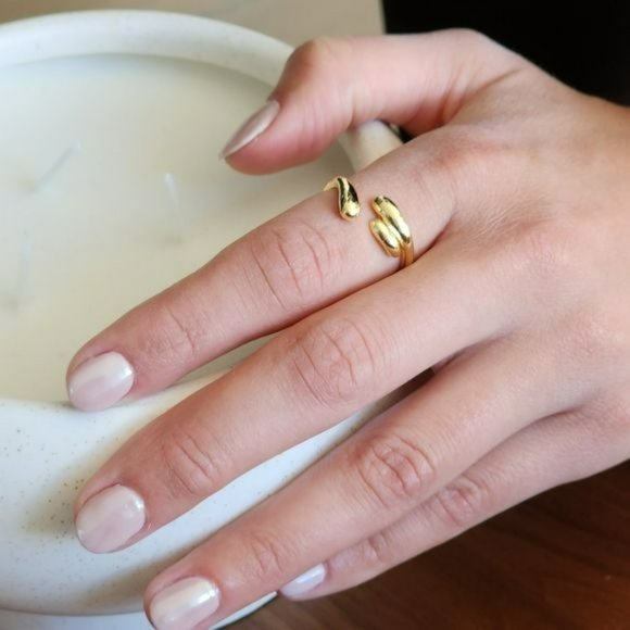 Womens Set of Two Silver And Gold Tear Shape Layers Twisted Open Ring Adjustable - Picture 3 of 14